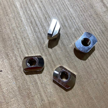 T-Nuts pour adaptateur de plaque Wingfoil x 4 pièces.